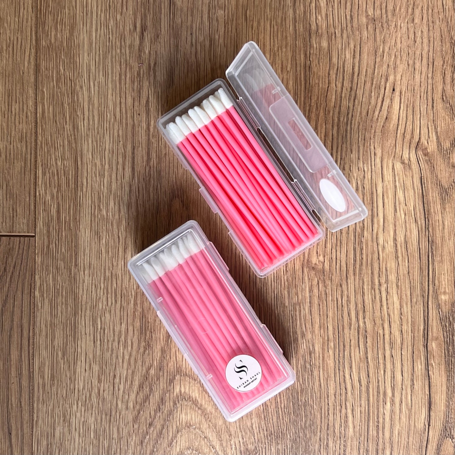 קופסאת אפליקטורים לשפתיים